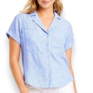 Universal Thread Light Blue and White Striped Short Sleeve Button-Down Shirt